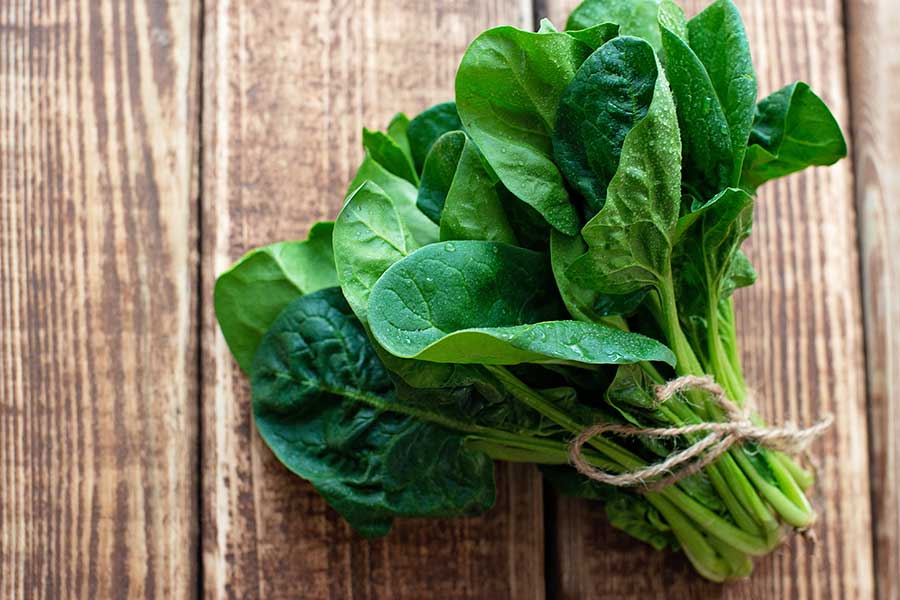 Spinaci per ricette con prosciutto wurstel e salumi