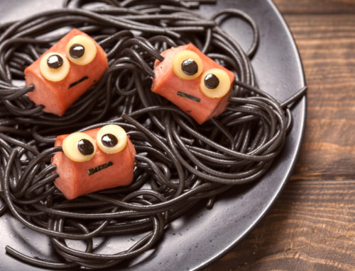 Spaghetti al nero di seppia con wurstel